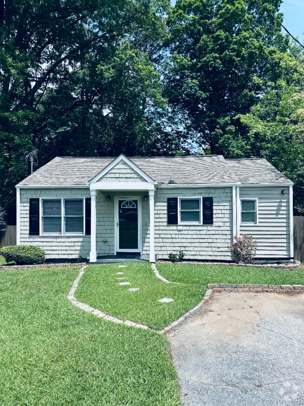 Building Photo - 4104 Comanche Dr