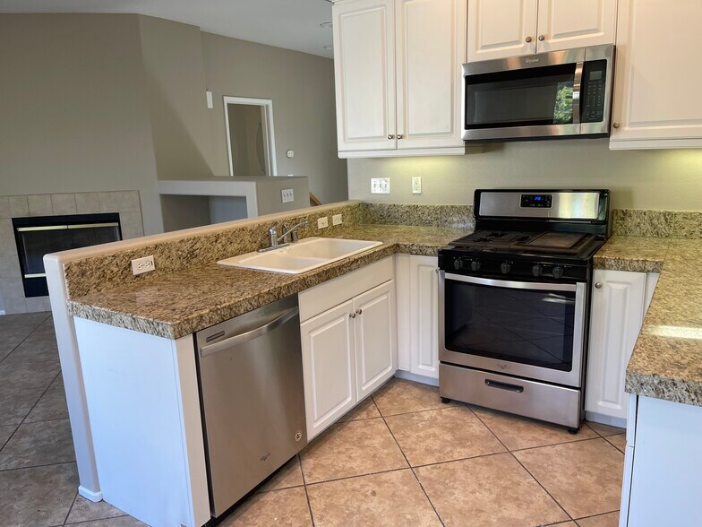 Building Photo - 33690 Willow Haven Ln