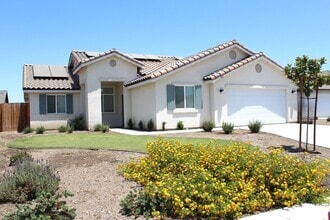 Building Photo - Beautiful Solar and All Electric Home for ...