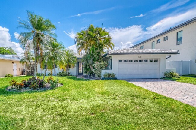 Building Photo - Treasure Island Three Bedroom, Two Bath Furnished Single Family Home on the water.