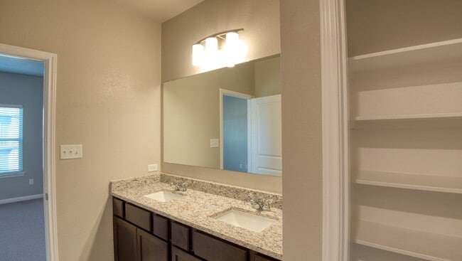 Building Photo - 4089 Cross Park Dr