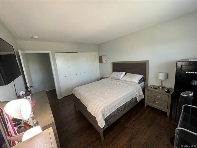 Building Photo - 12 Alpine Dr