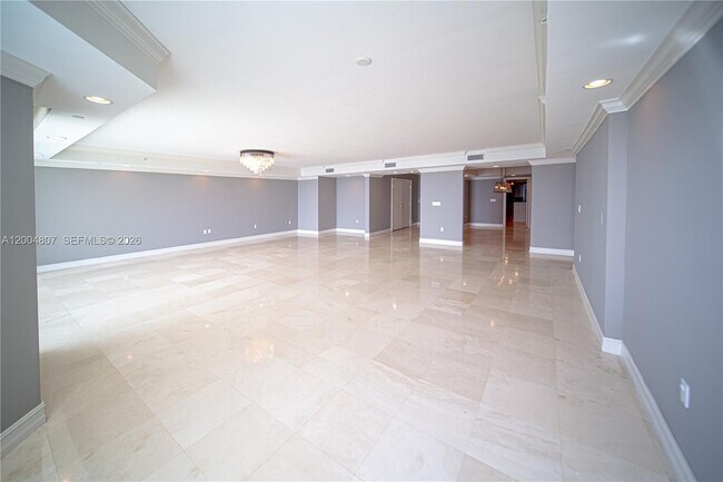 Building Photo - 20201 E Country Club Dr