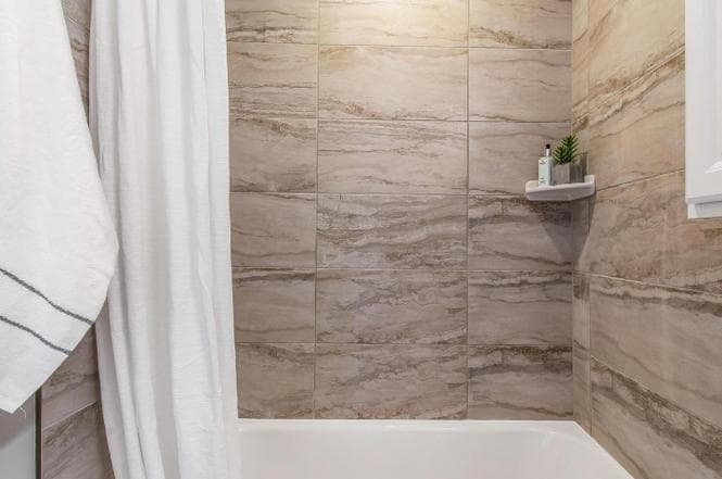 Bathroom - Shower - 1247 Penn St NE