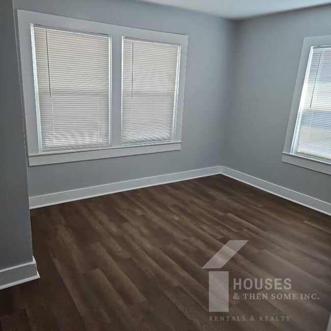 Building Photo - 354 E Floyd Baker Blvd