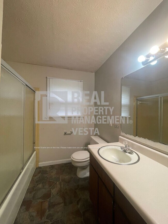 Building Photo - Solidly Built Three Bedroom House in West ...
