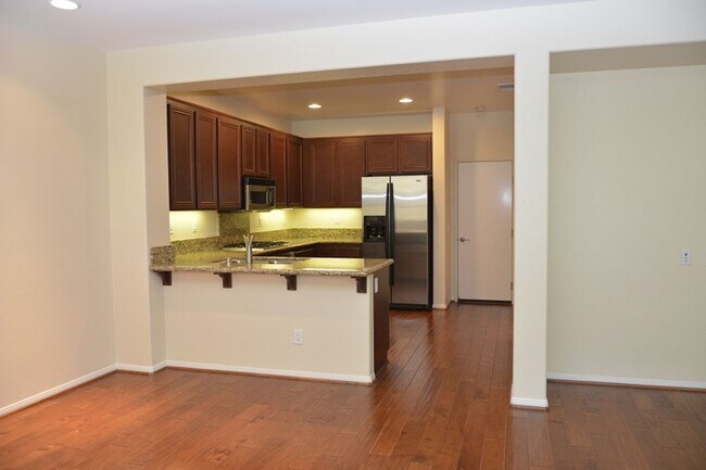 Building Photo - Spacious 3 BD, 3 BA Townhome in Airoso of Carmel Valley!
