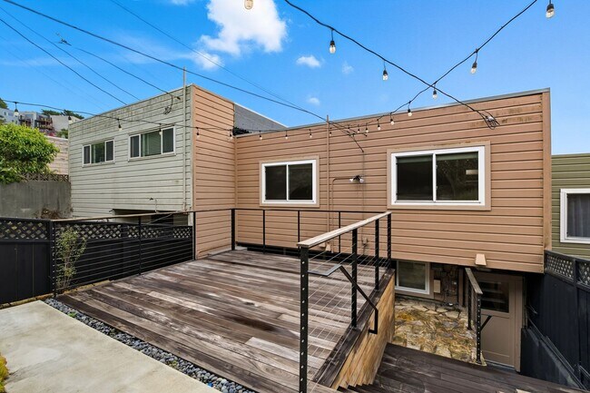 Building Photo - 805 Foerster St