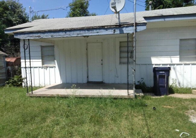 Primary Photo - 121 SE 39th St.
