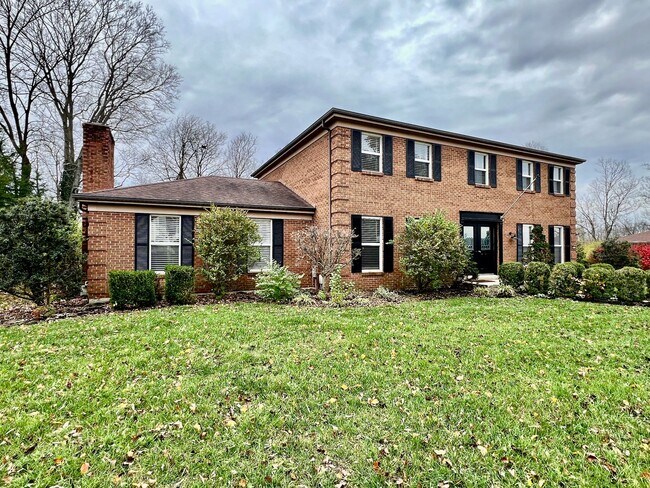 Building Photo - Executive home in West Chester with HOT TUB