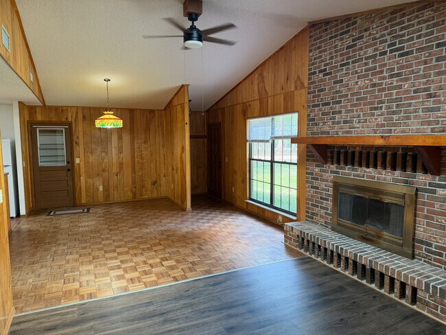 Building Photo - 3660 Crazy Horse Trail