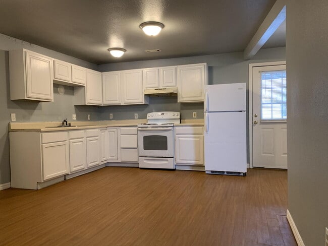 Building Photo - 700 Virginia St