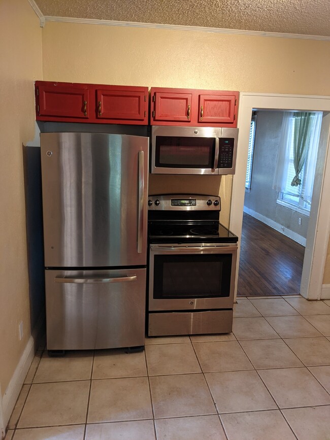 Building Photo - Avondale Beauty on the market!