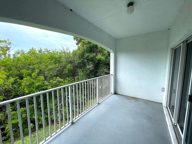 Building Photo - 1867 S Dovetail Dr