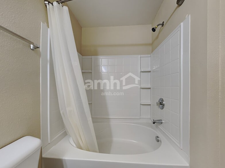 Building Photo - 15424 Gallow Ln