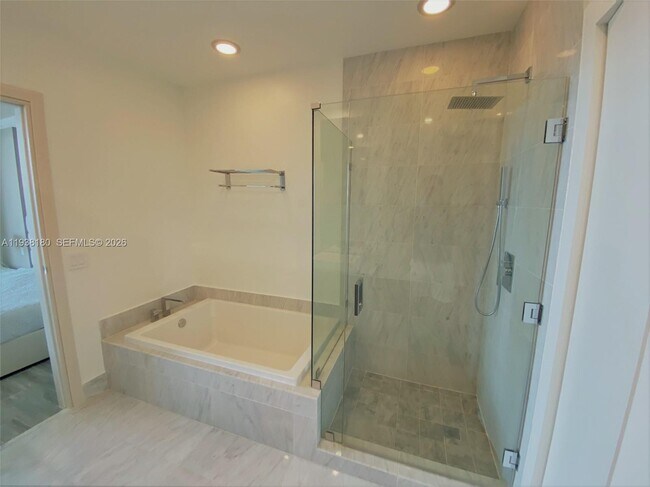 Building Photo - 801 S Miami Ave