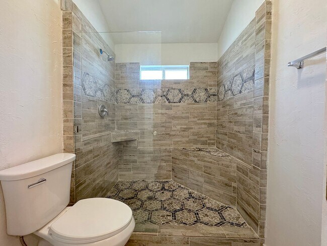 Building Photo - East El Paso Split Tri-Level 3 bed/2 bath Refrig A/C with bonus loft!