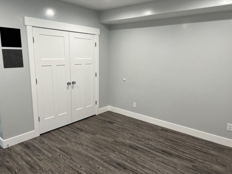 Building Photo - 2205 E Grenada Ln