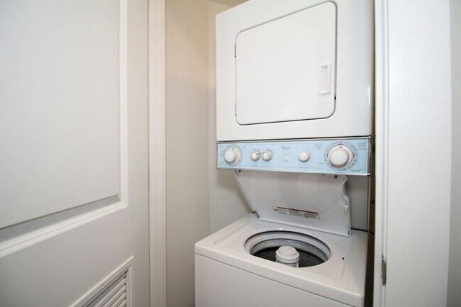 Building Photo - 2922 1/2 West Logan Boulevard, Chicago, IL...