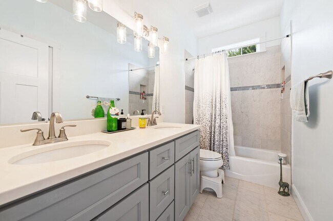 Building Photo - One-of-a-Kind 4 Bedroom, 3 Bathroom Home i...