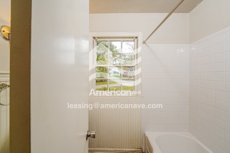 Building Photo - 201 Ridgewood Ave