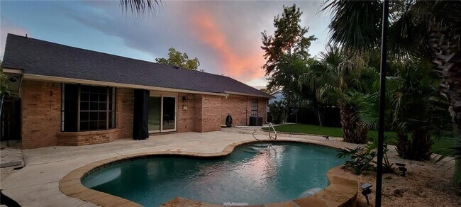 Building Photo - 8860 Dawes Point Dr