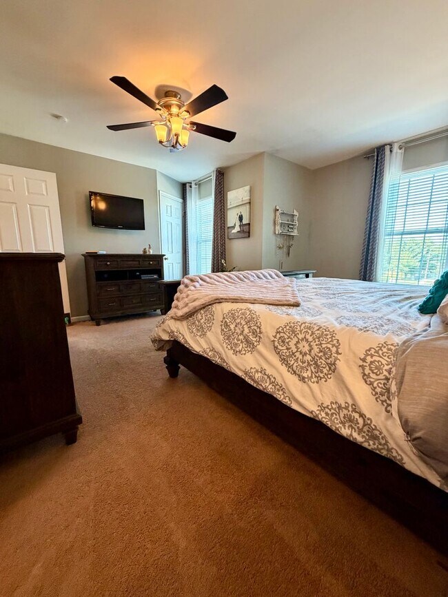 Building Photo - Stunning 3-Bedroom/1.5 Bathroom Townhouse in Perkasie! Available Mid July!