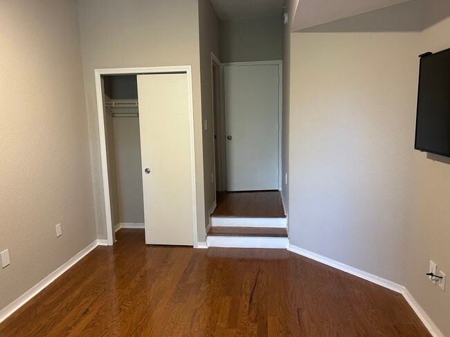 Building Photo - 504 S Armenia Ave