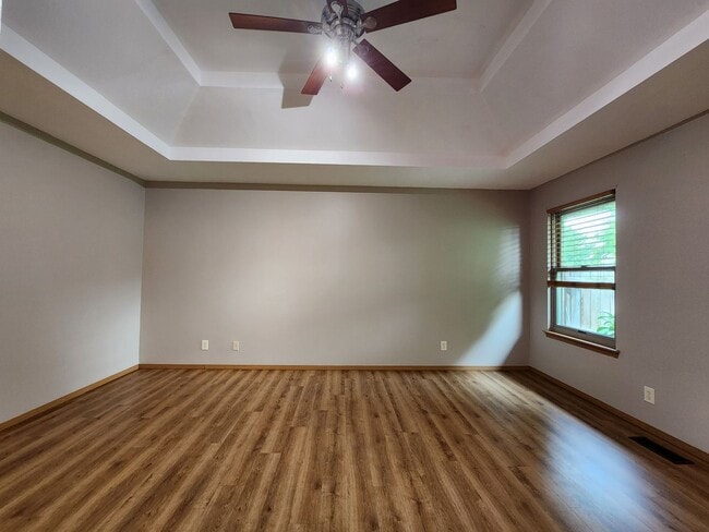 Building Photo - 3868 S Timbercreek Ave