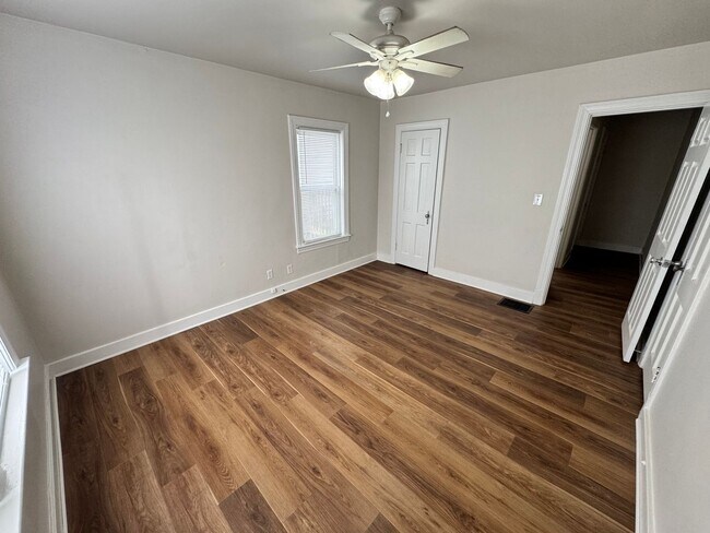 Building Photo - W. Collins Ct., 210 1/2