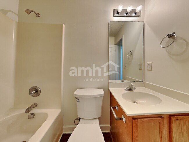 Building Photo - 4945 Hopewood Ln