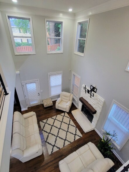 Building Photo - 2227 Wayside Dr