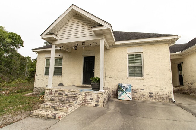 Building Photo - 315 Palm Avenue
