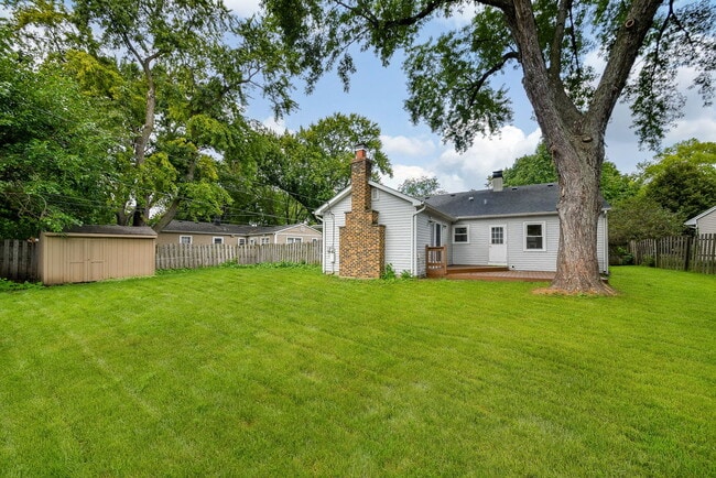 Building Photo - 828 Valley Ln