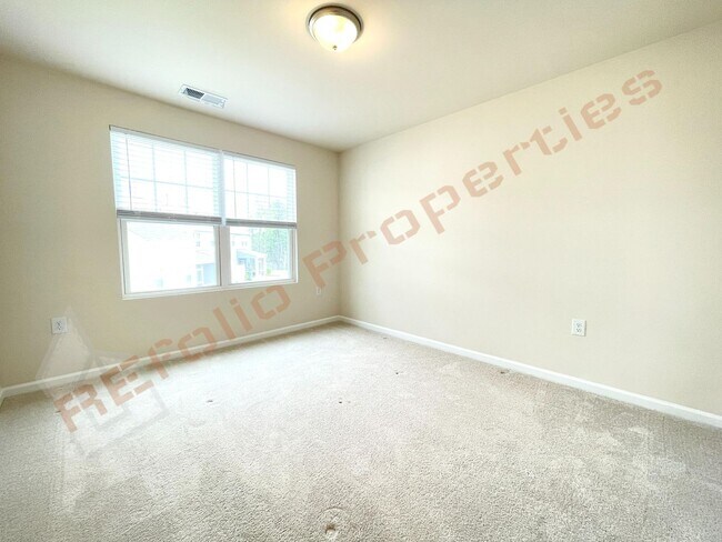 Building Photo - 1211 Homecoming Wy