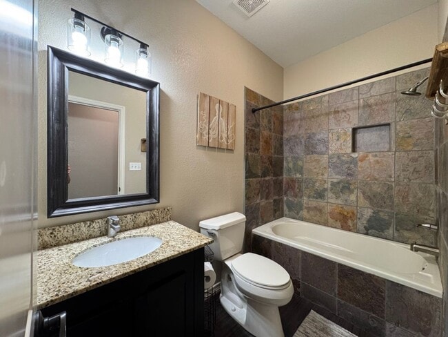 Building Photo - Gorgeous Home in Fleetwood!