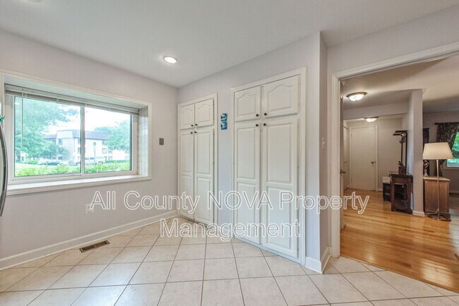 Building Photo - 10343 Bushman Dr