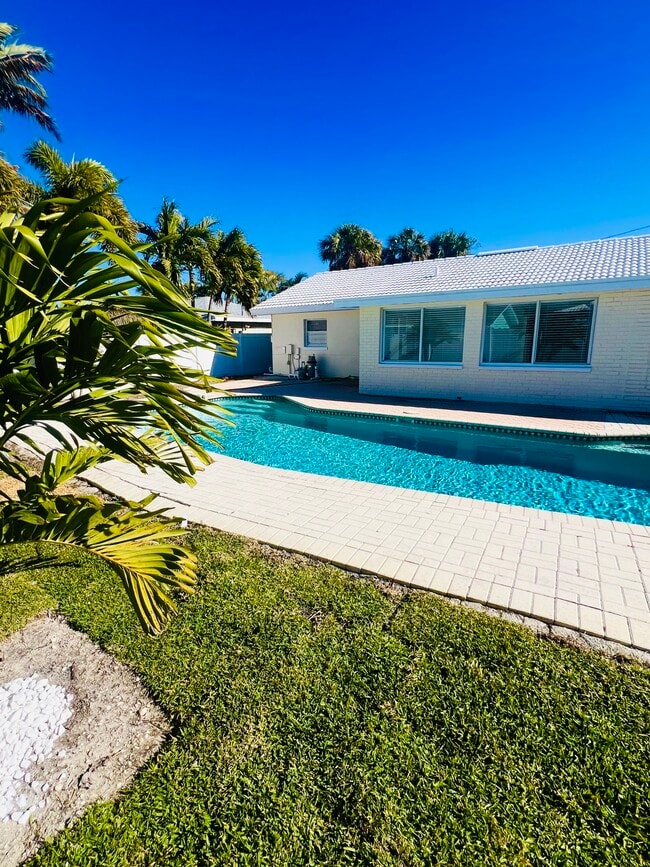 Building Photo - 455 81st Ave