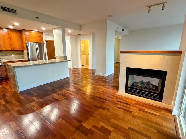 Building Photo - 700 W Harbor Dr