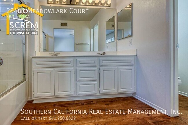 Building Photo - Three Bedroom Mayfair Home in Valencia