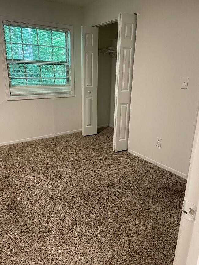 Building Photo - Modern 2-Bed, 1-Bath Oasis with Central Air and Gourmet Kitchen