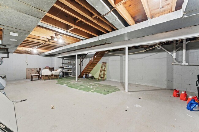 Building Photo - 10 Blanche St