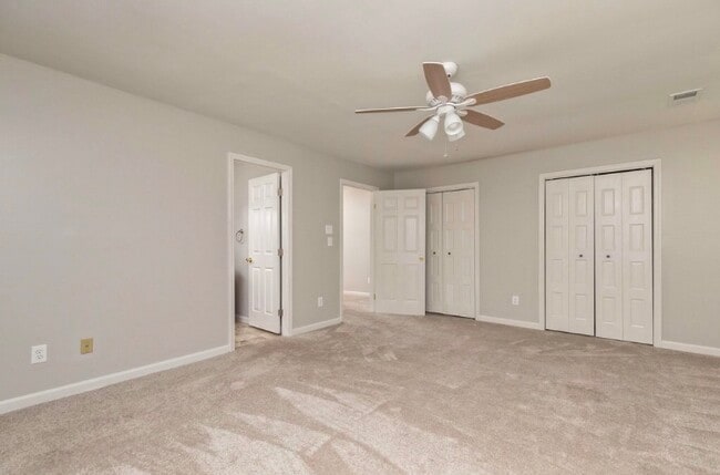 Building Photo - 1119 Riverbend Club Dr SE