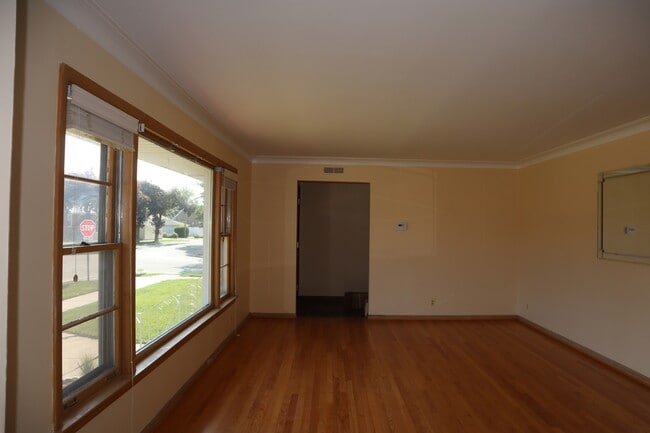 Building Photo - 8755 S Fairfield Ave
