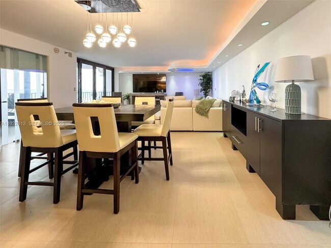 Building Photo - 8877 Collins Ave