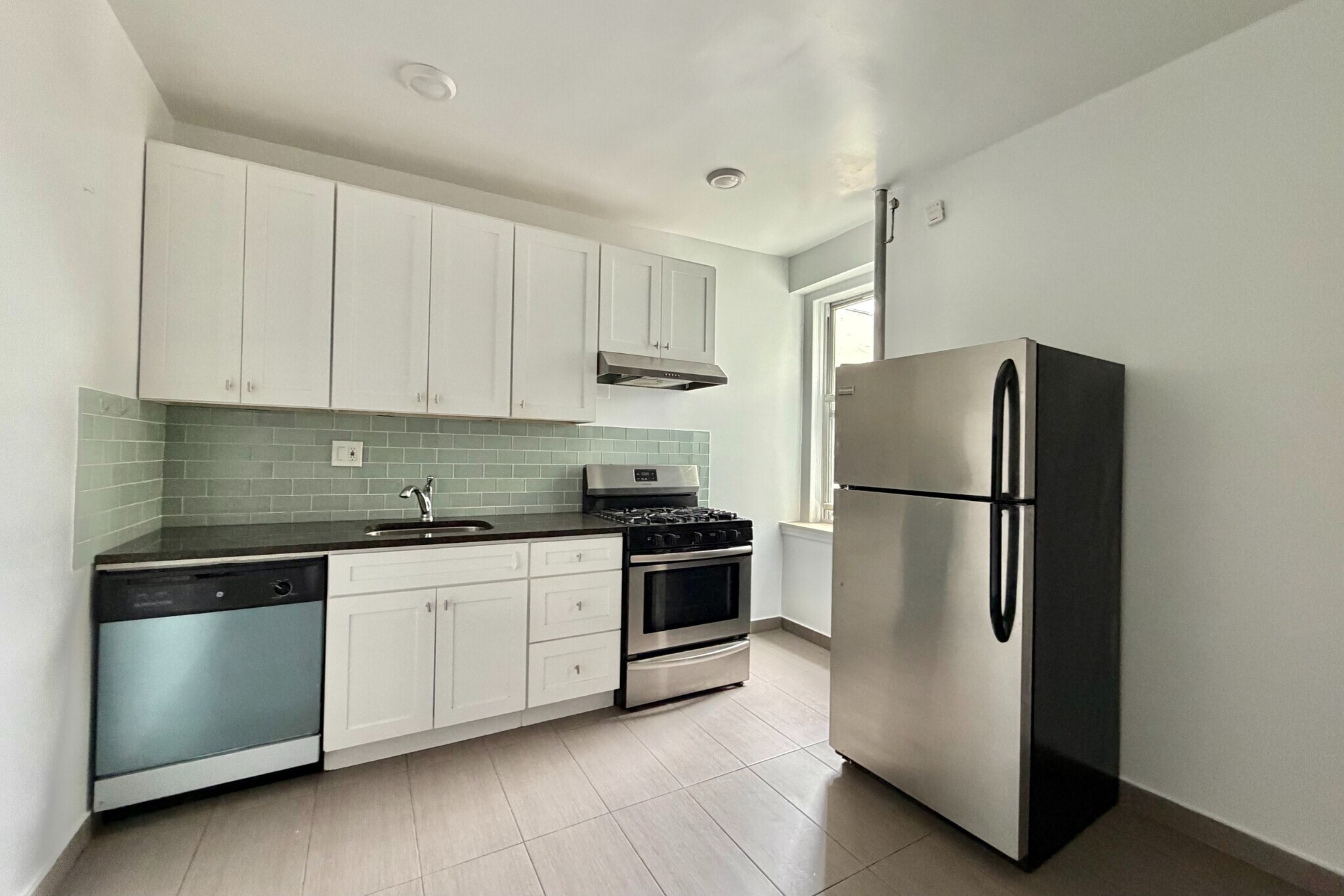 Building Photo - 175 Pinehurst Ave