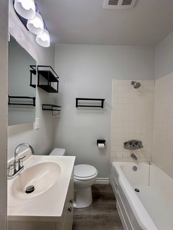 Building Photo - 1645 W 253rd St