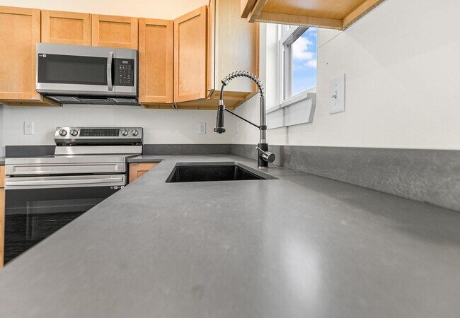 Building Photo - Brand New Townhomes 15 Minutes from Bentonville!