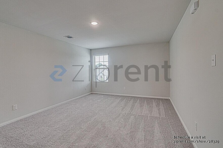 Building Photo - 520 Hickory Rdg Dr