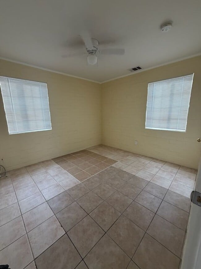 Building Photo - 2 Bedroom, 1 Bath Duplex for Rent In Ceres